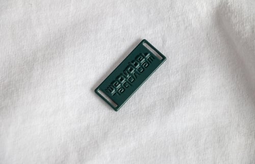 Weavabel green metal clothing plaque